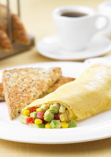 omelette with corn and tomato