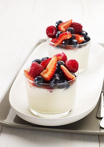 mousse with berries