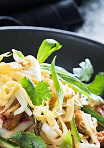 Vegetarian Pad Thai topped with bean sprouts