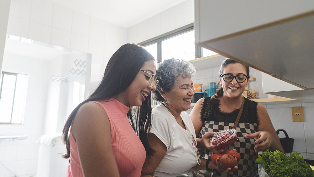 meal ideas, family in the kitchen cooking