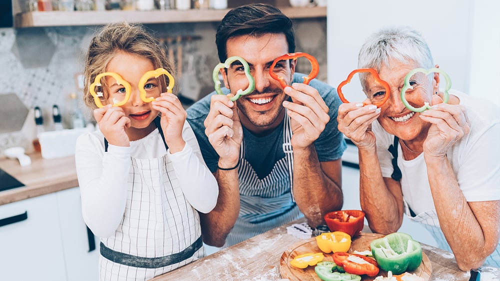 eating for healthier eyes, family cooking with capsicum