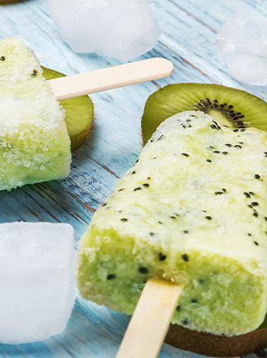 Kiwi Popsicles and kiwi fruit