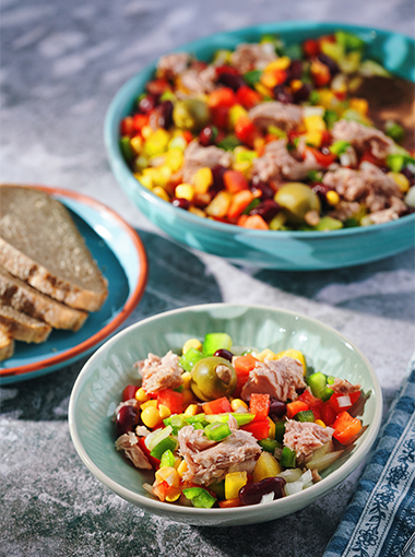 Mediterranean tuna and lentil salad in a bowl